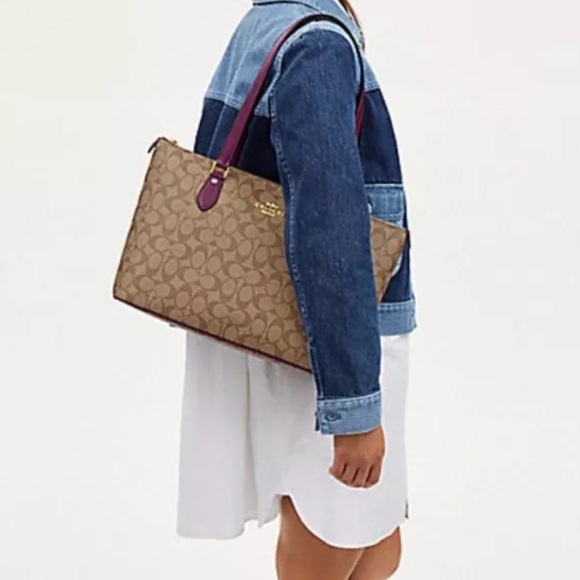 COACH Nwt Gallery Signature Canvas Tote with Coach shopping Bag & Box - Picture 8 of 11